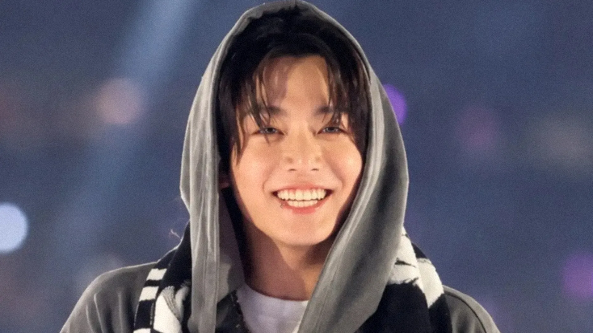 Jungkook se sorprendió al ver a ARMY cantar "Heartbeat" completa